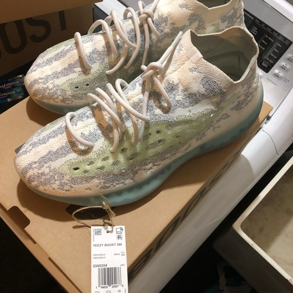 Yeezy Alien Blue 380